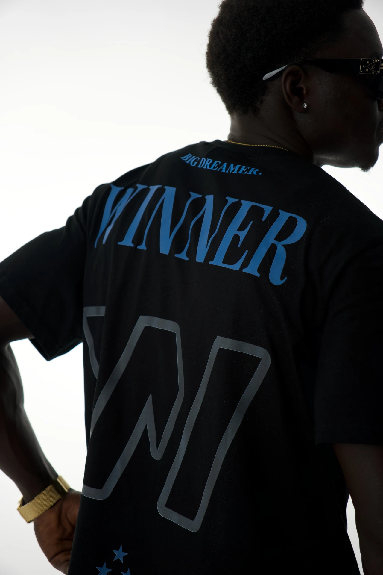 Primer plano de la espalda de la camiseta Oversize Winner.